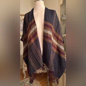 Vince Camuto NWOT Burgundy poncho one size  C:1748-7